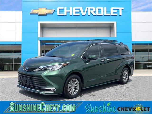 2022 Toyota Sienna XLE's photo