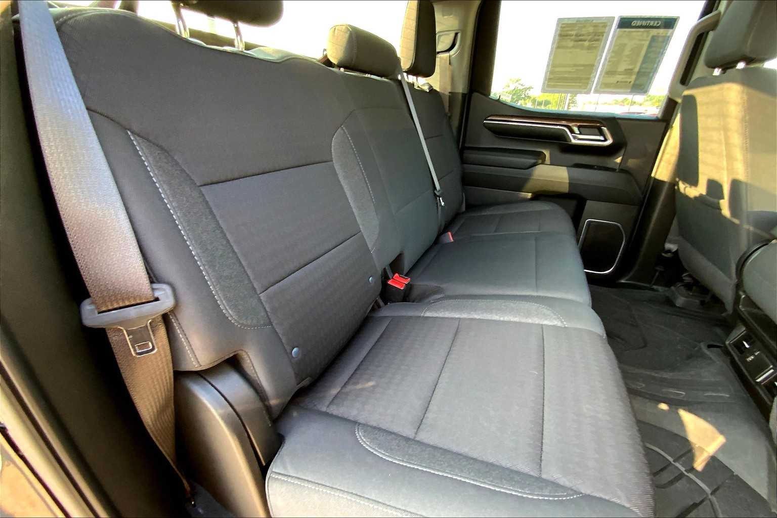 2024 Chevrolet Silverado 1500 LT photo 17