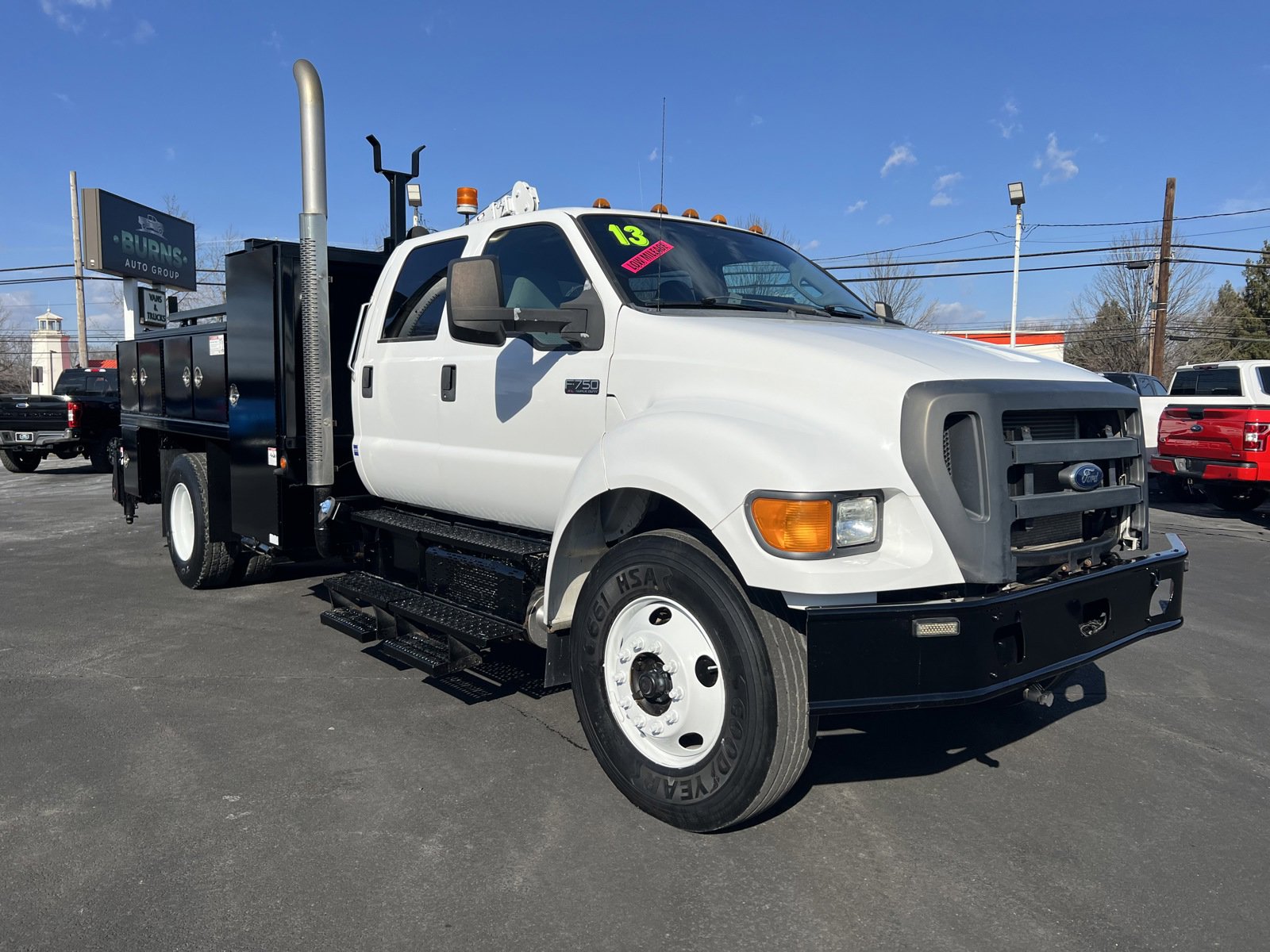 2013 Ford F-750 photo 3