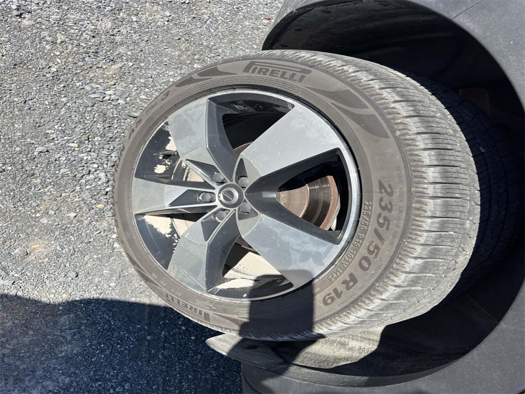 2019 Volvo XC40 Momentum photo 13