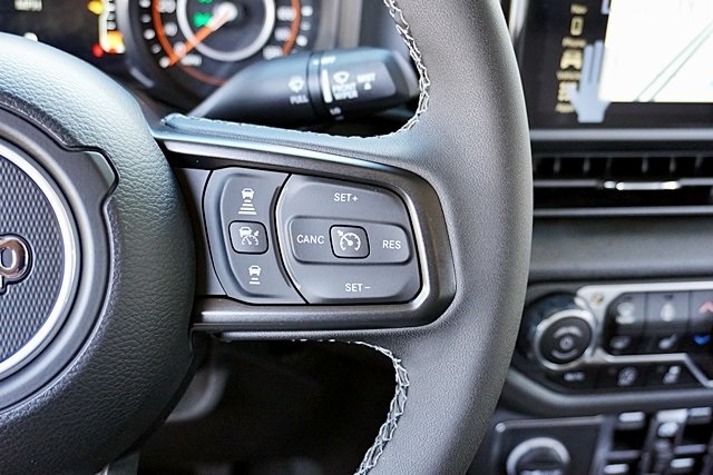 New 2025 Granite Crystal Metallic Clear-Coat Exterior Paint Jeep Sport S image 43