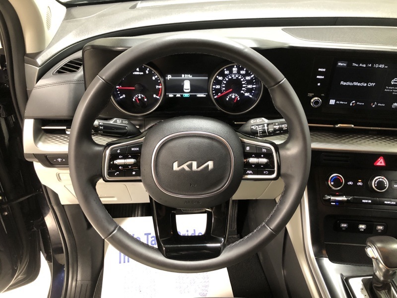 2024 Kia Carnival LX photo 24