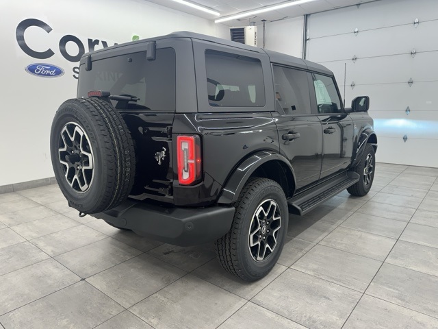 2025 Ford Bronco Outer Banks photo 3