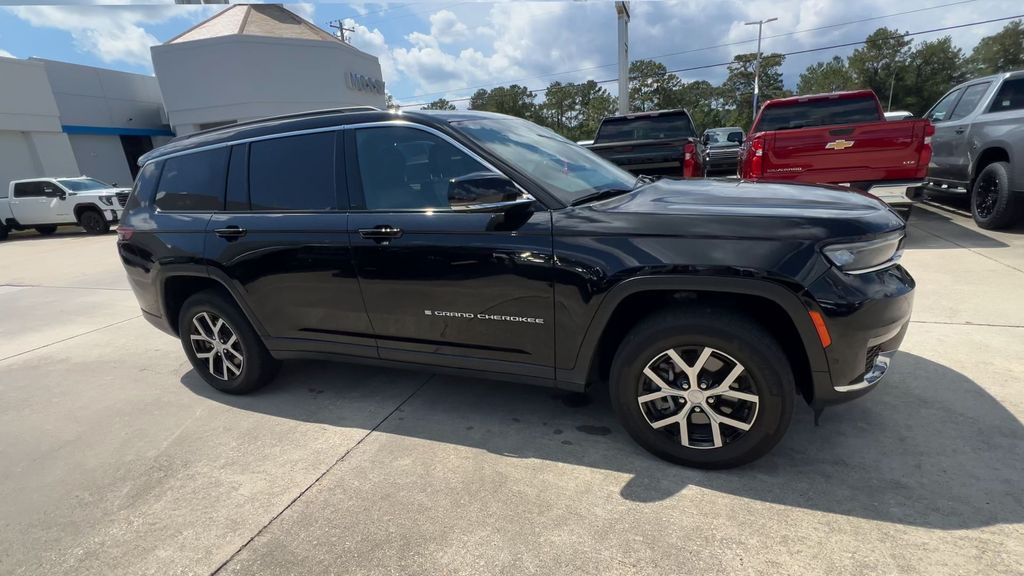 2024 Jeep Grand Cherokee Limited photo 2