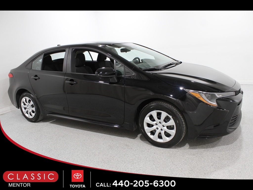 2025 Toyota Corolla LE's photo