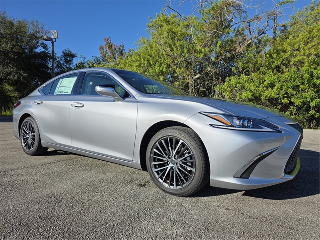 2025 Lexus ES 350's photo