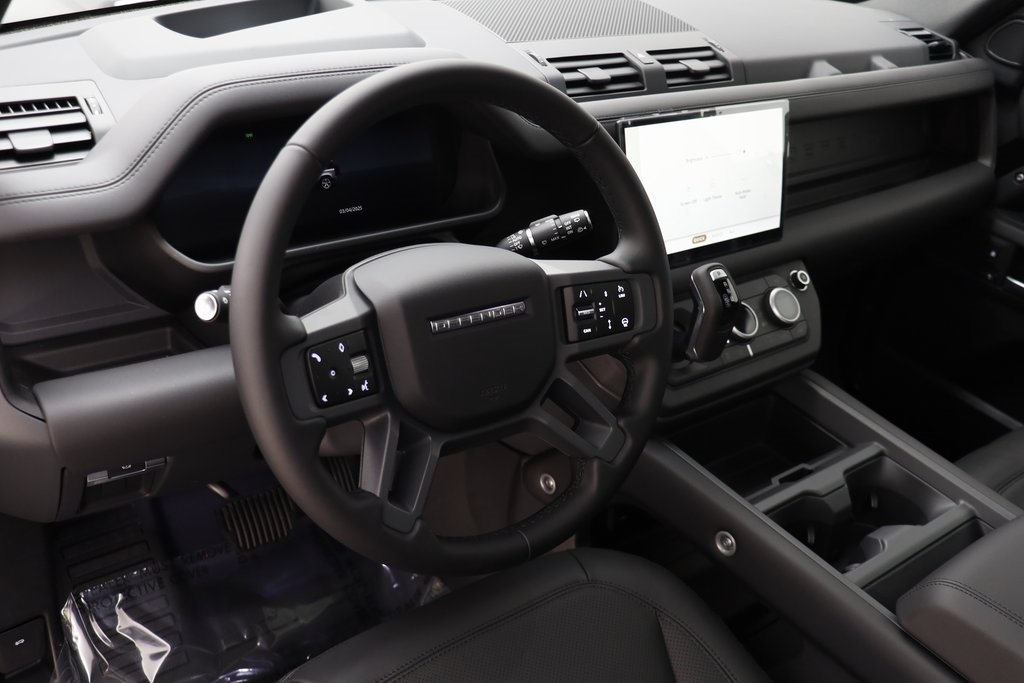2025 Land Rover Defender 110 X-Dynamic SE photo 8