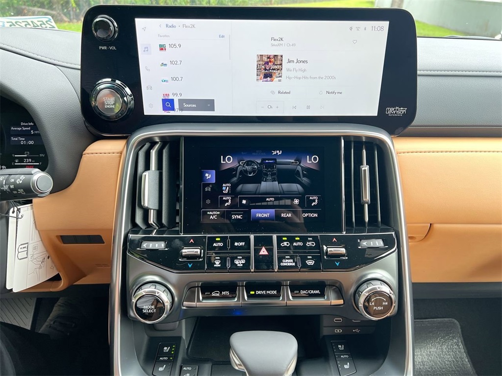 2025 Lexus LX Luxury photo 13