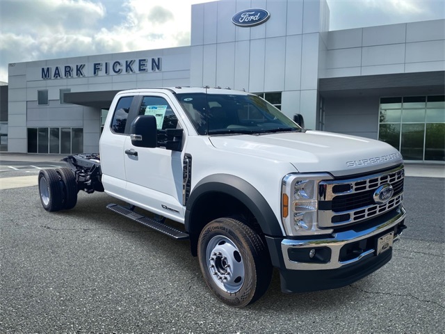 2025 Ford F-450 Super Duty Chassis Cab XL's photo