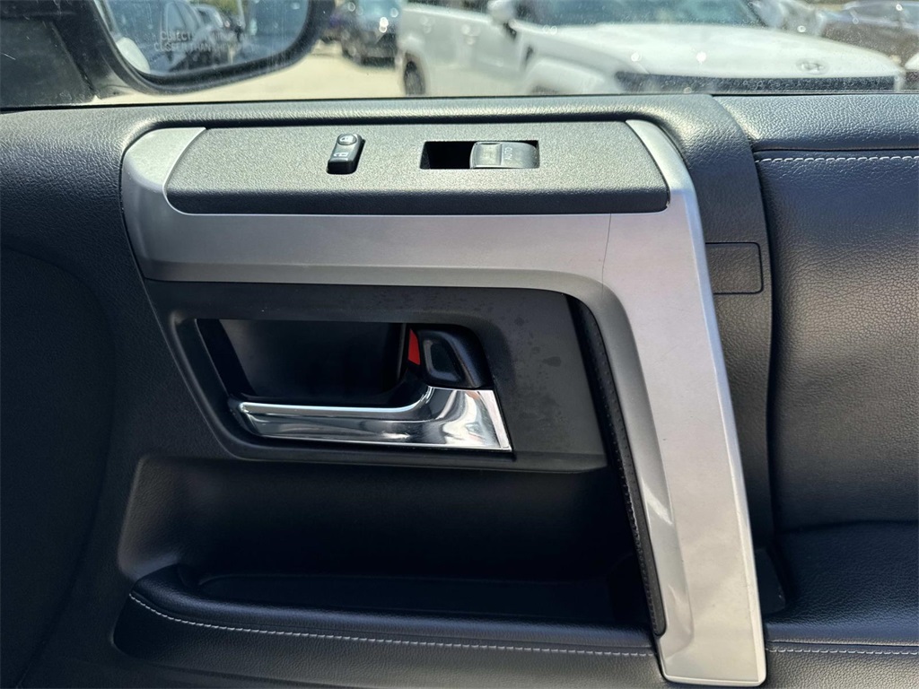 2019 Toyota 4Runner SR5 Premium photo 13