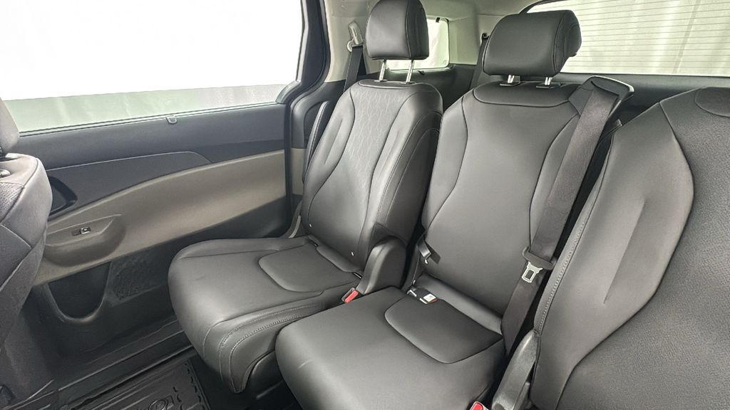 2026 Kia Carnival SX photo 14