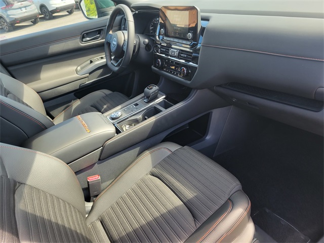 2025 Nissan Pathfinder Rock Creek photo 14