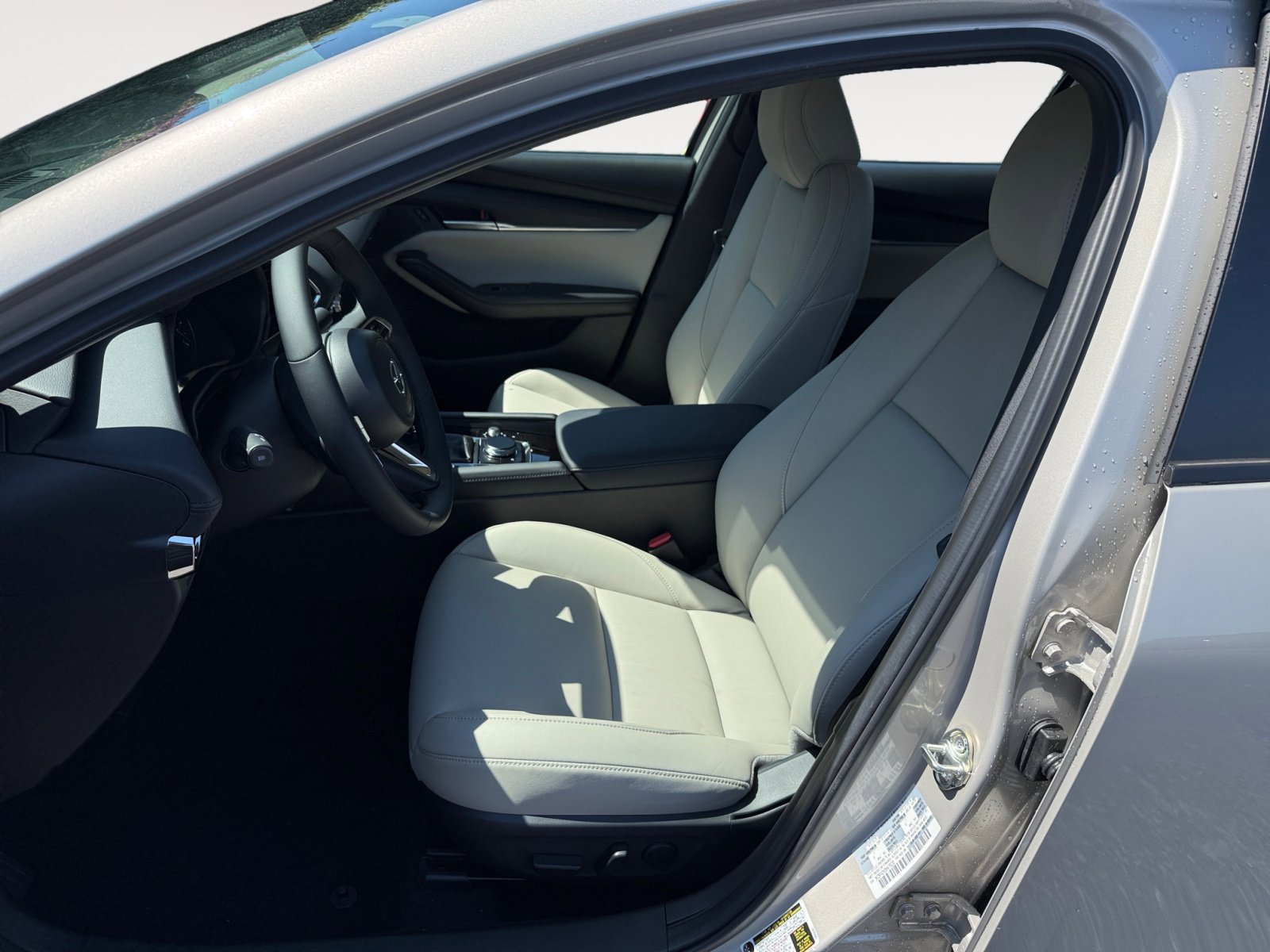 2025 Mazda Mazda3 2.5 s Preferred photo 10