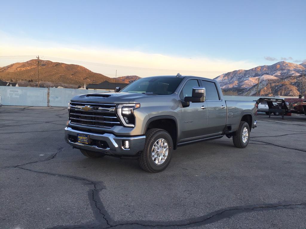 2025 Chevrolet Silverado 3500HD LTZ's photo