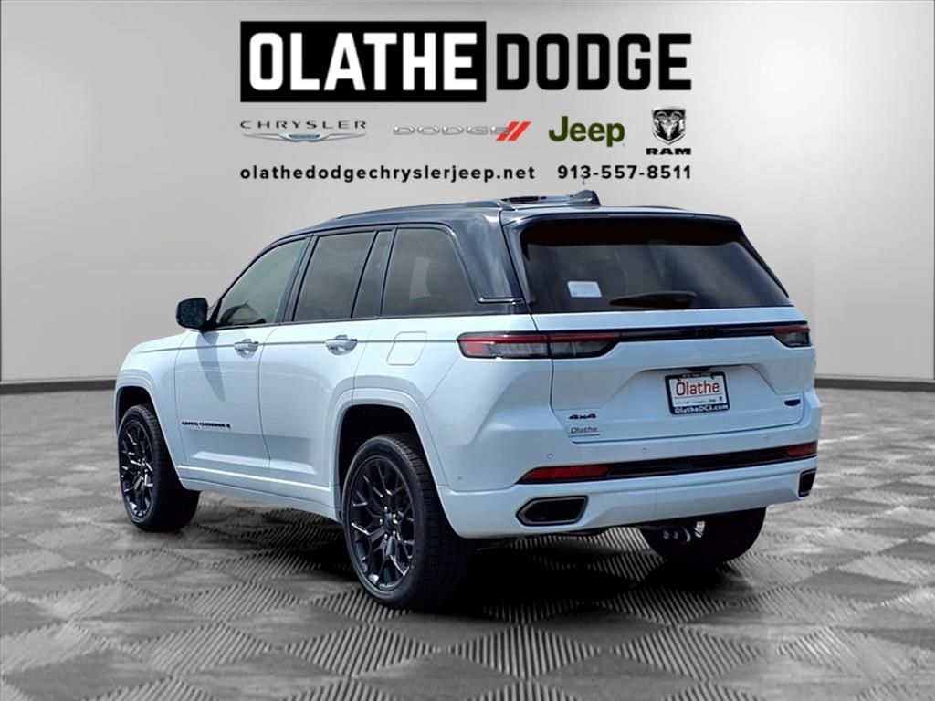 2025 Jeep Grand Cherokee Summit photo 2
