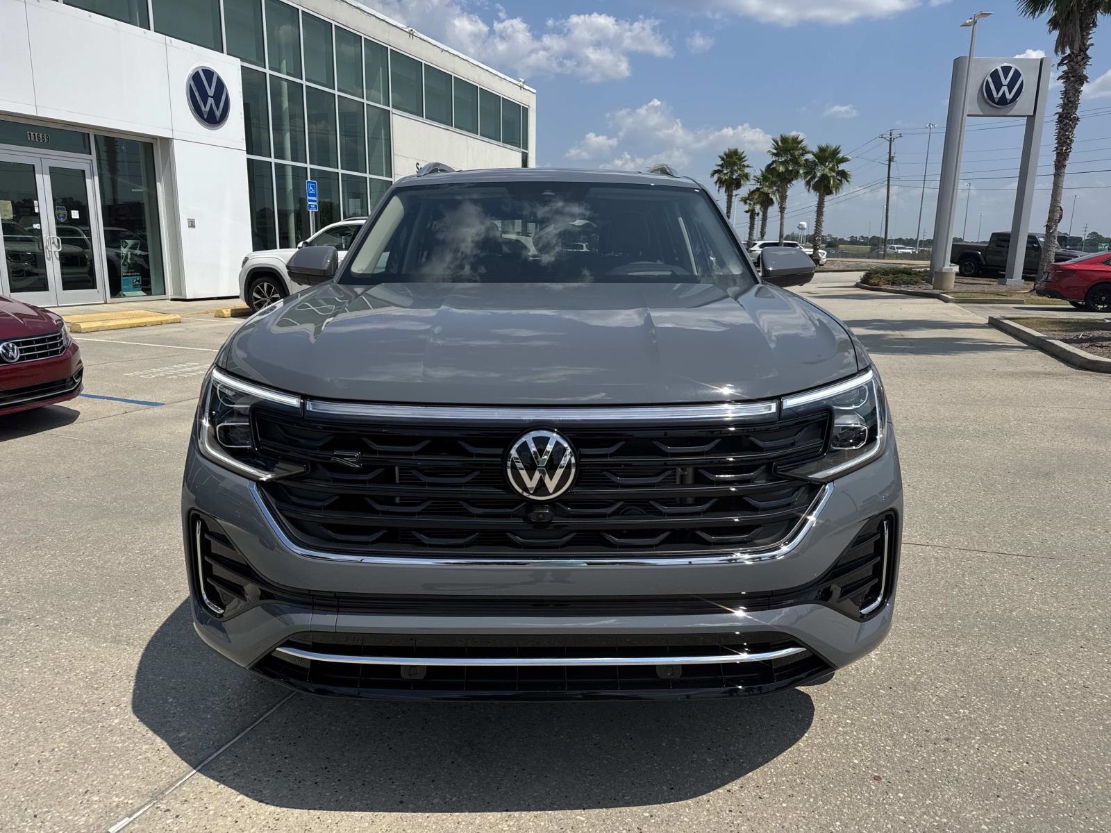 2026 Volkswagen Atlas SEL Premium R-Line photo 2