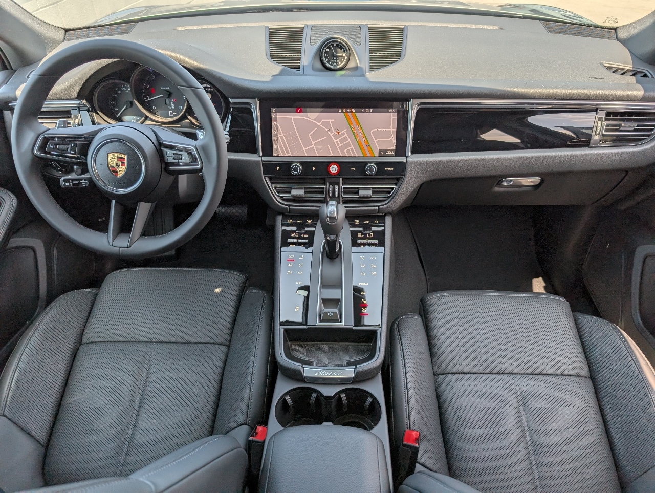 2025 Porsche Macan T photo 5