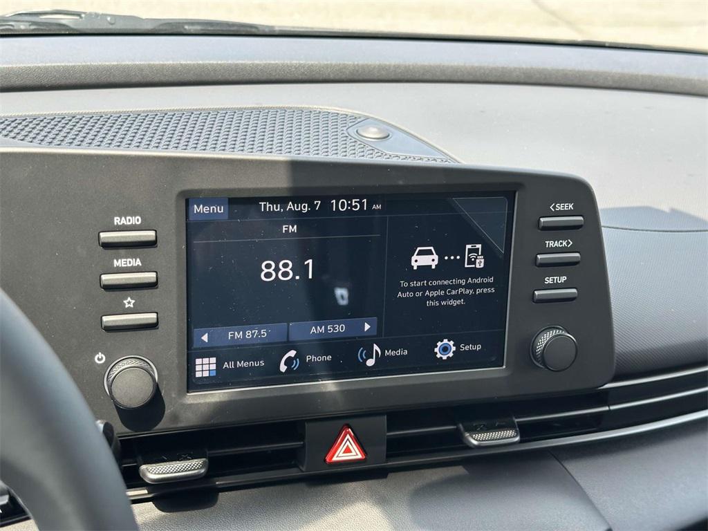 2025 Hyundai Elantra SEL Sport photo 3