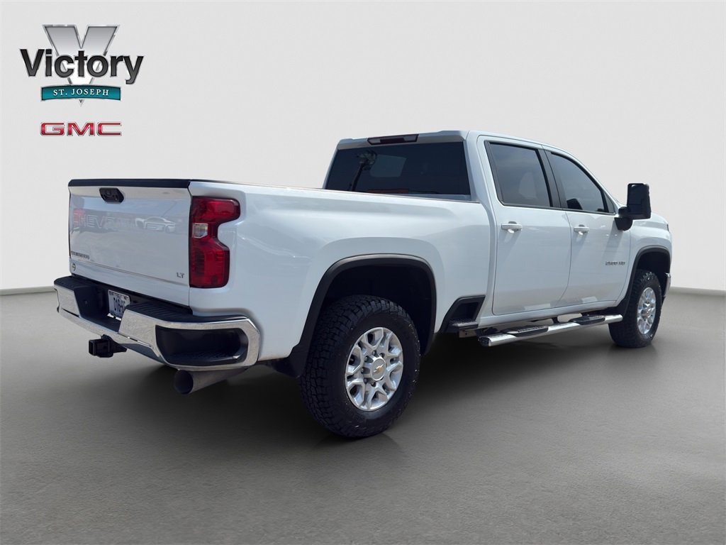 2021 Chevrolet Silverado LT photo 16