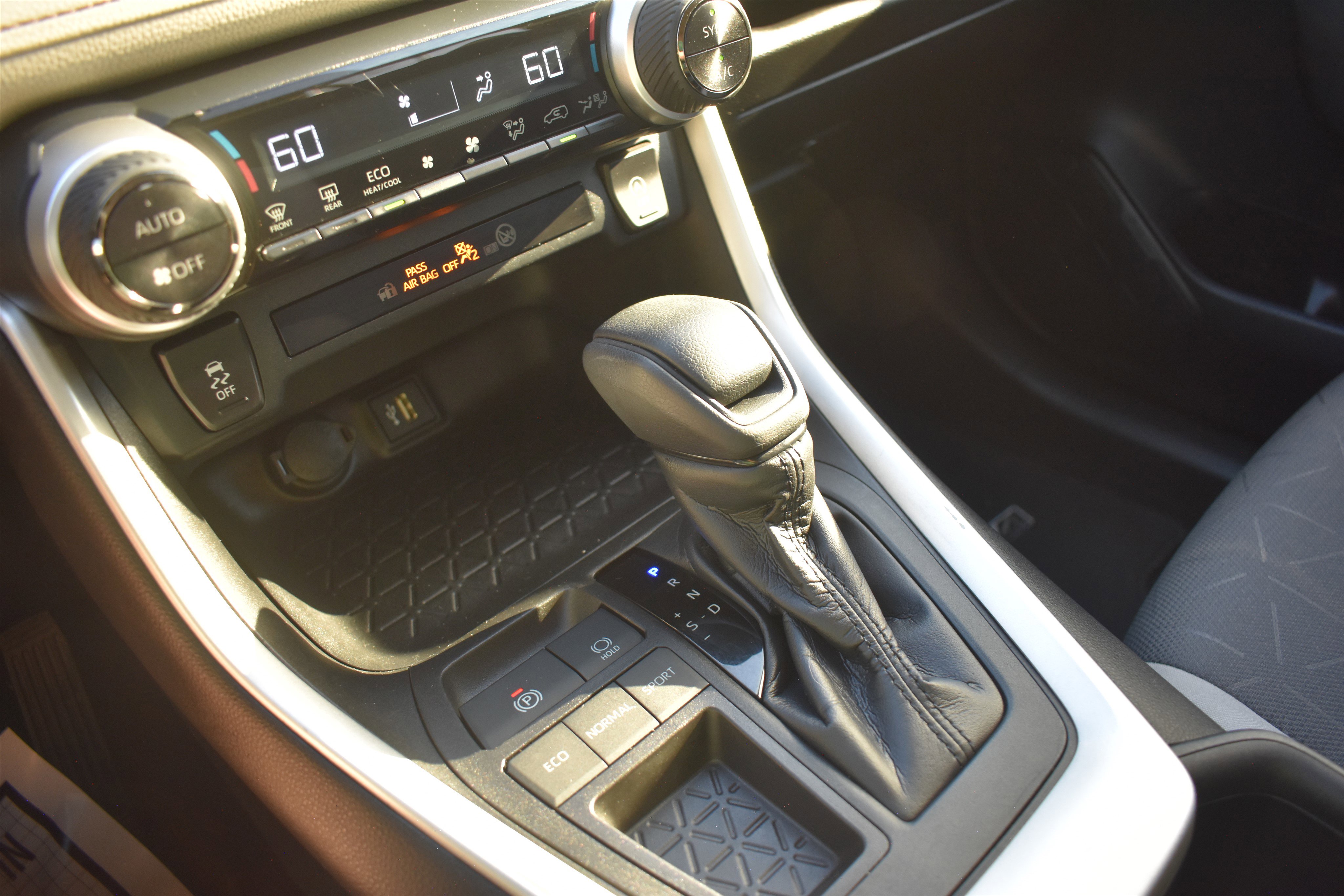 2023 Toyota RAV4 XLE photo 18