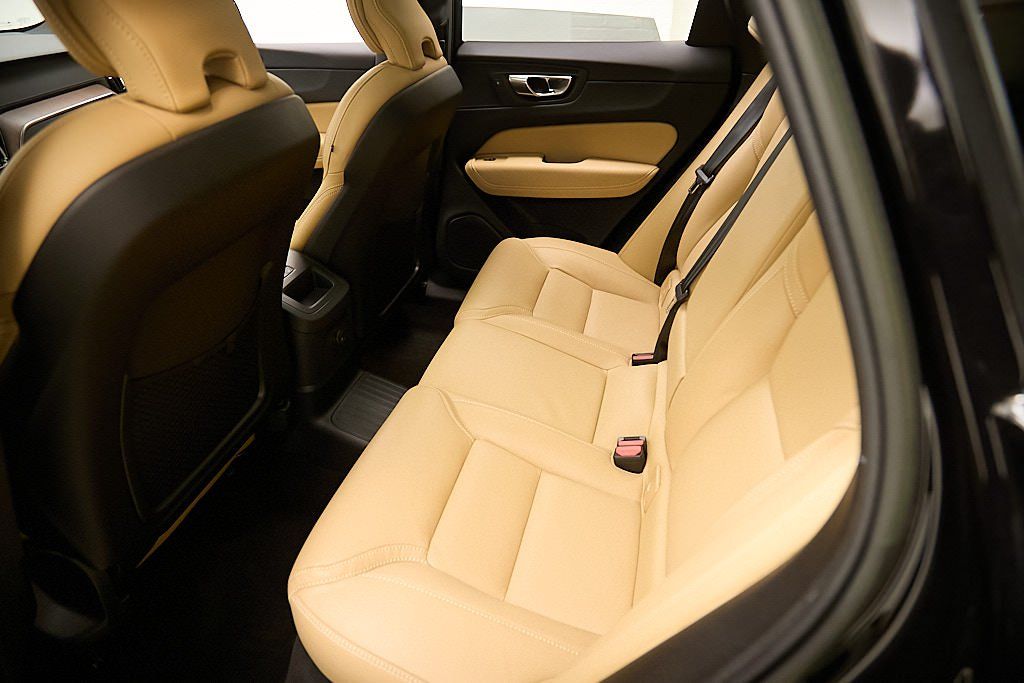 2023 VOLVO XC60 - Image 21