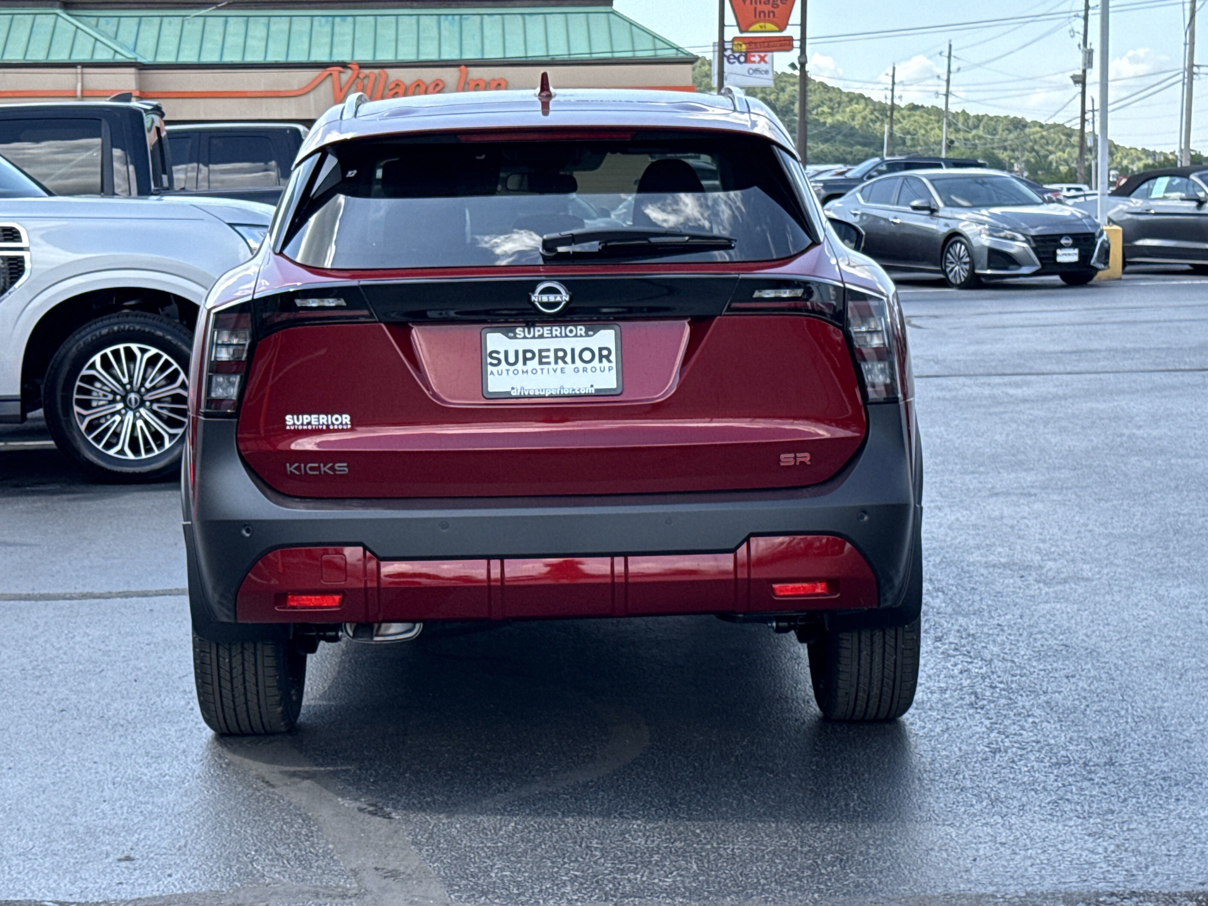2025 Nissan Kicks SR photo 3