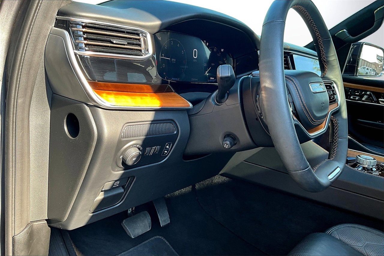 2024 Jeep Grand Wagoneer III photo 18