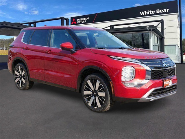 2025 Mitsubishi Outlander SE's photo