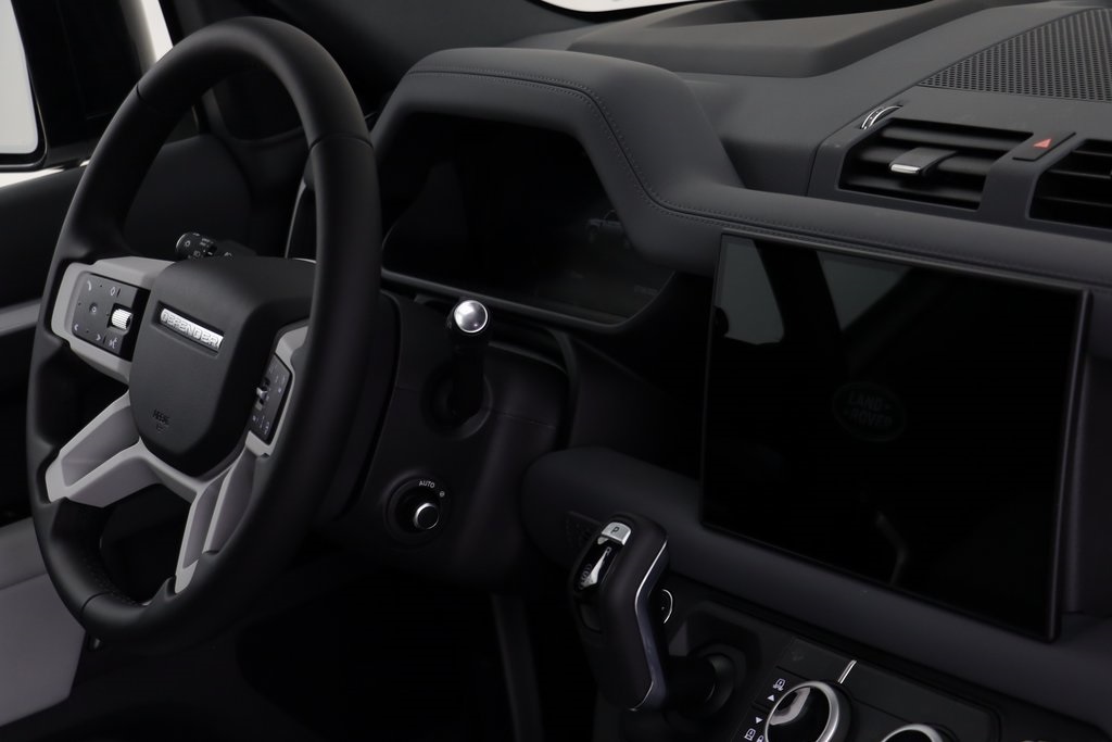 2025 Land Rover Defender 130 S photo 24