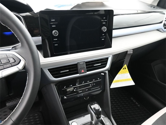 2025 Volkswagen Taos SE photo 3