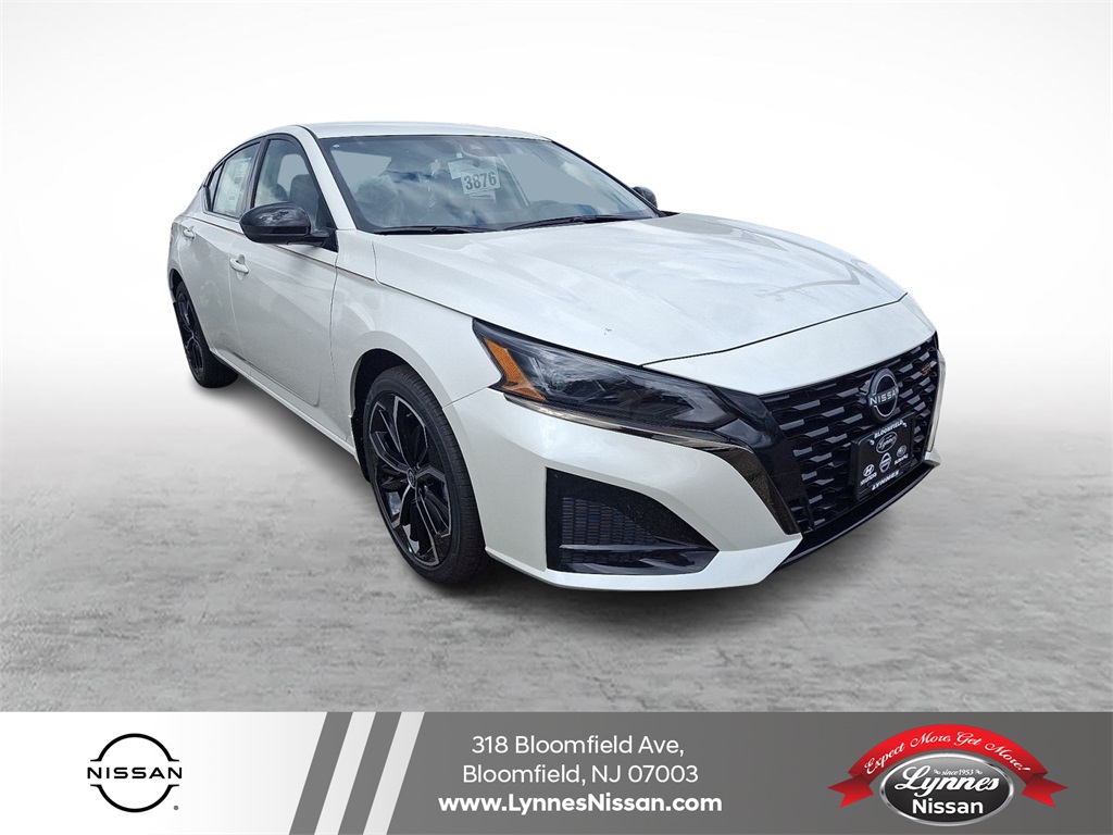 2025 Nissan Altima SR's photo