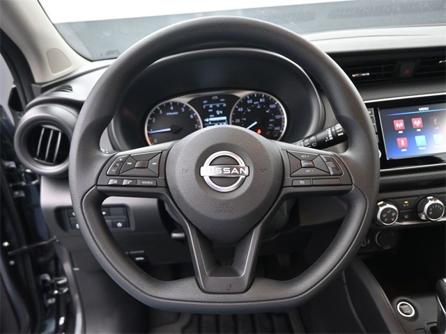 2025 Nissan Kicks Play S photo 3