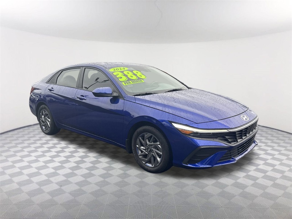 2024 Hyundai Elantra SEL photo 2