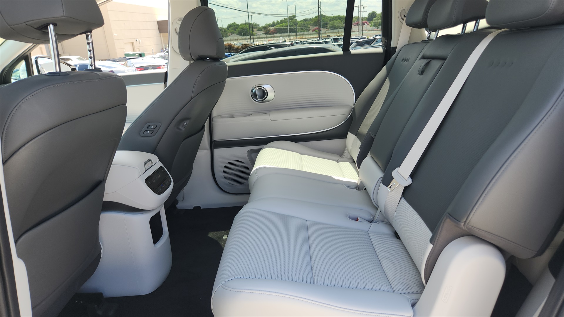 2026 Hyundai Ioniq SEL photo 16