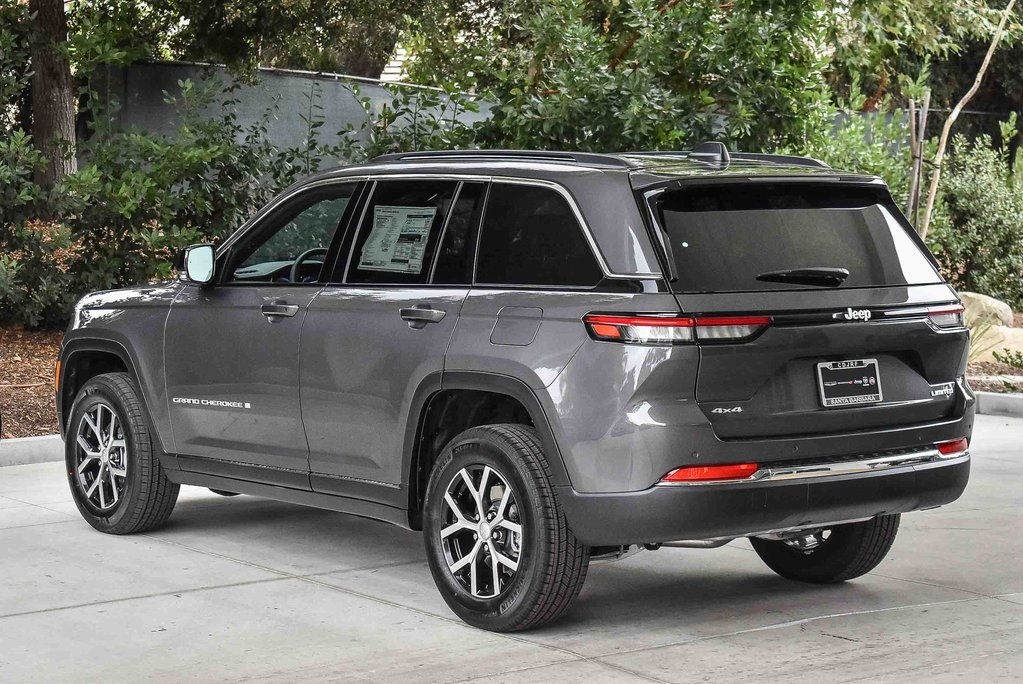 2025 Jeep Grand Cherokee Limited photo 3