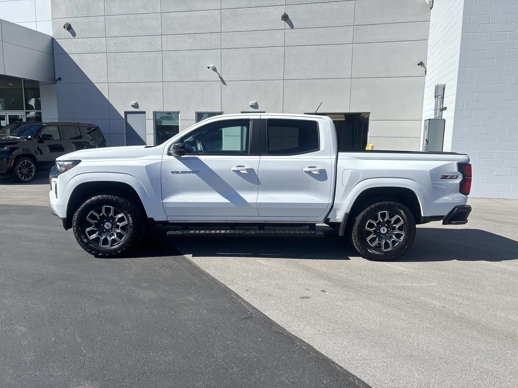 2024 Chevrolet Colorado Z71 photo 4