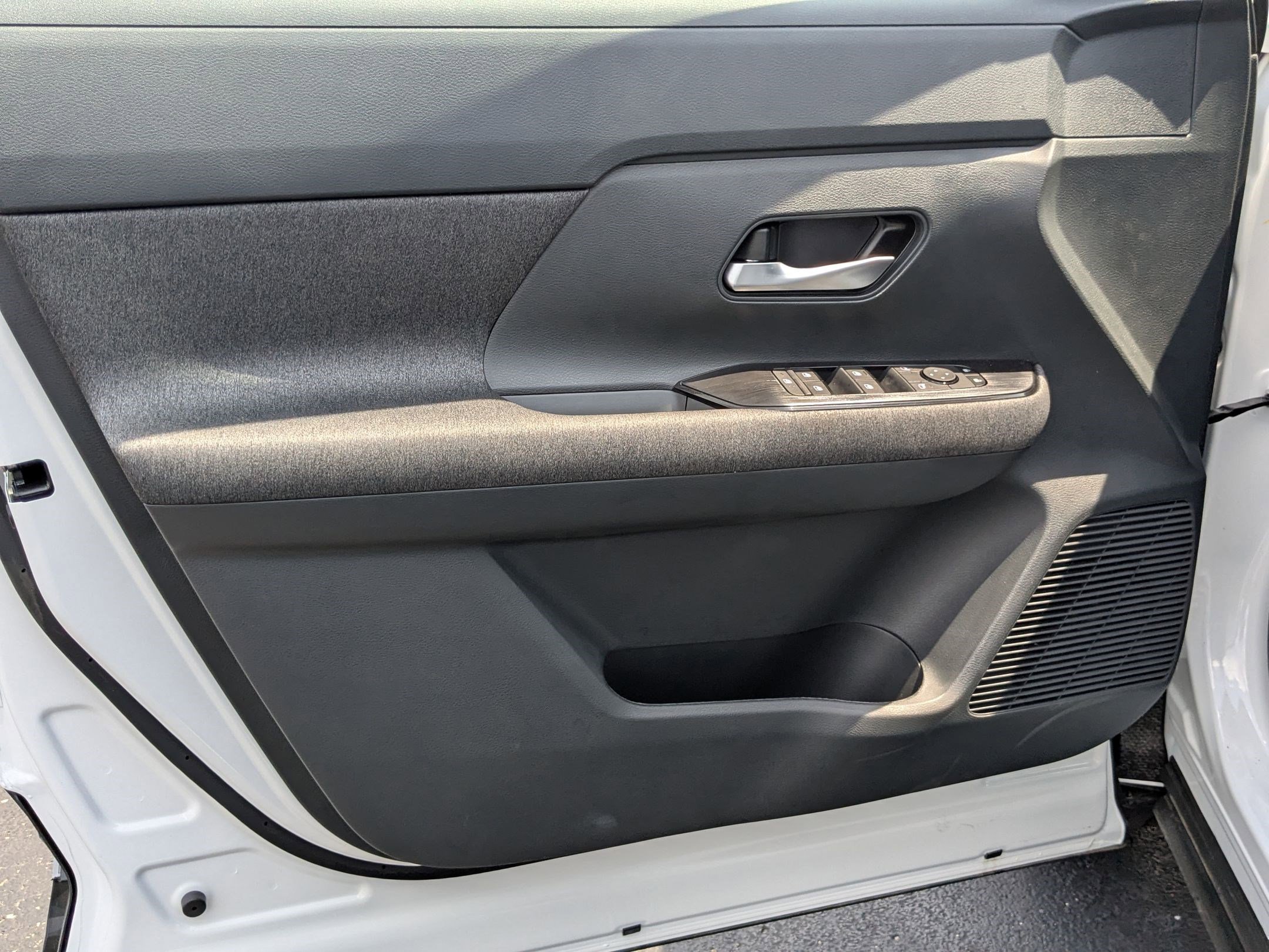 2025 Nissan Kicks SV photo 7