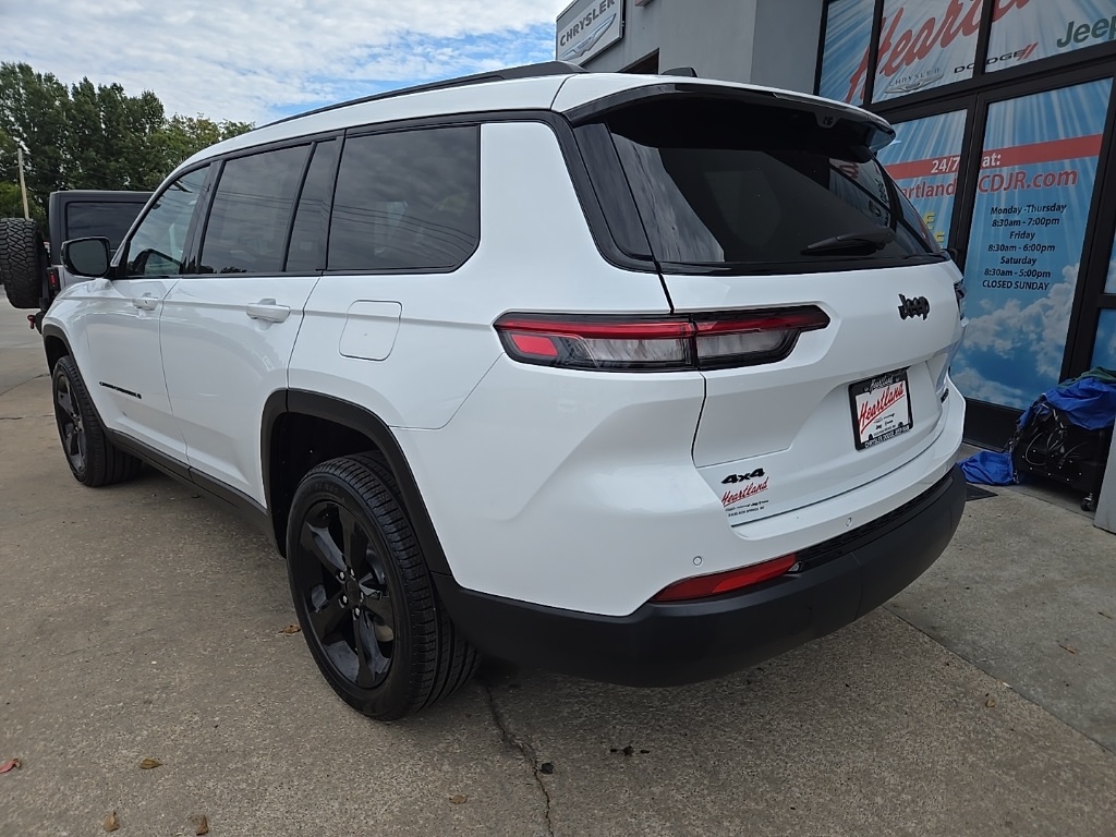 2025 Jeep Grand Cherokee Limited photo 4