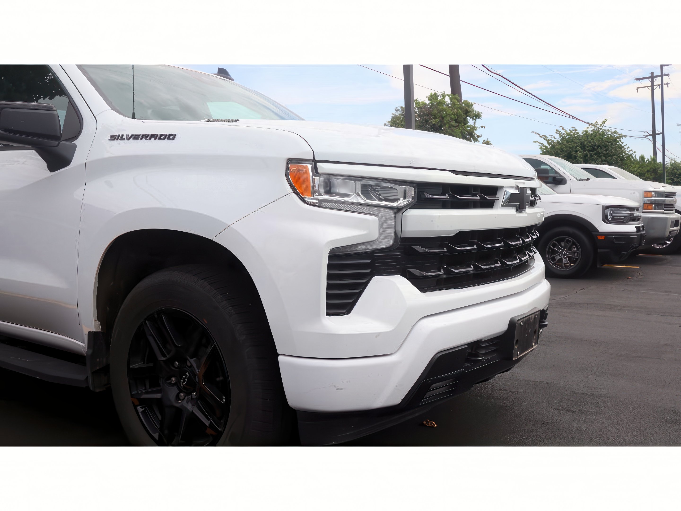 2023 Chevrolet Silverado 1500 RST photo 2