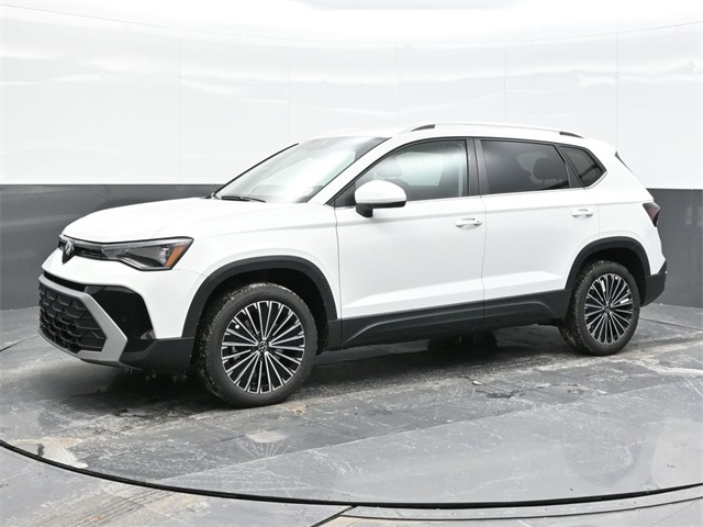 2025 Volkswagen Taos SE photo 3