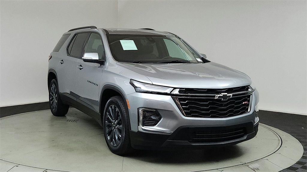 2023 Chevrolet Traverse RS photo 2