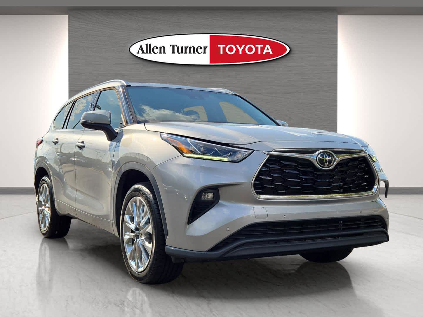 2022 Toyota Highlander Limited photo 2