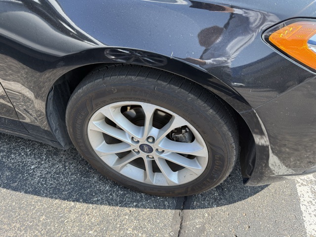 2020 Ford Fusion SE photo 4