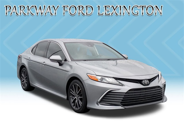 2022 Toyota Camry XLE photo 3