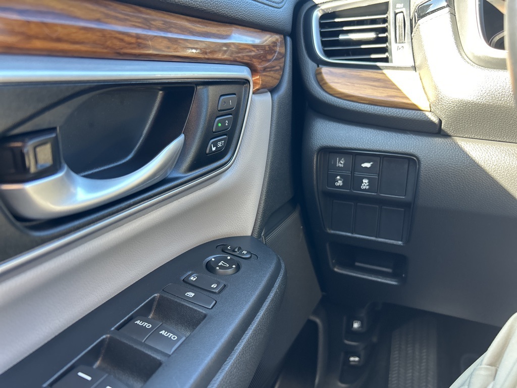 2018 Honda CR-V Touring photo 14