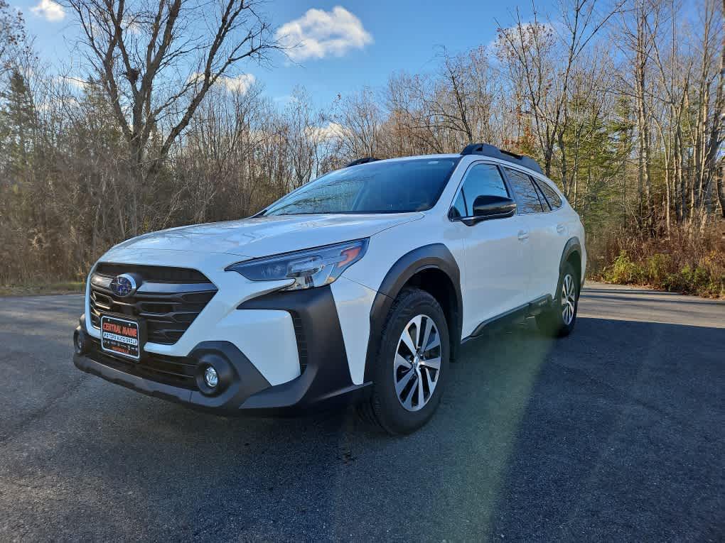 2024 Subaru Outback Premium's photo