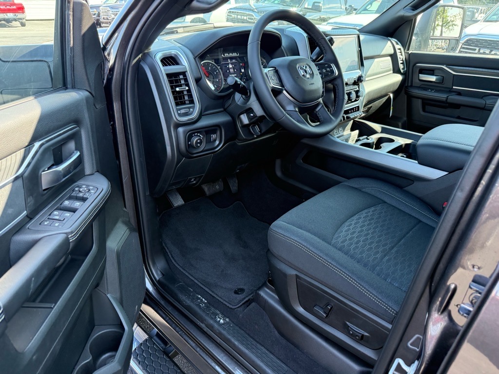 2025 Ram 3500 Big Horn photo 3