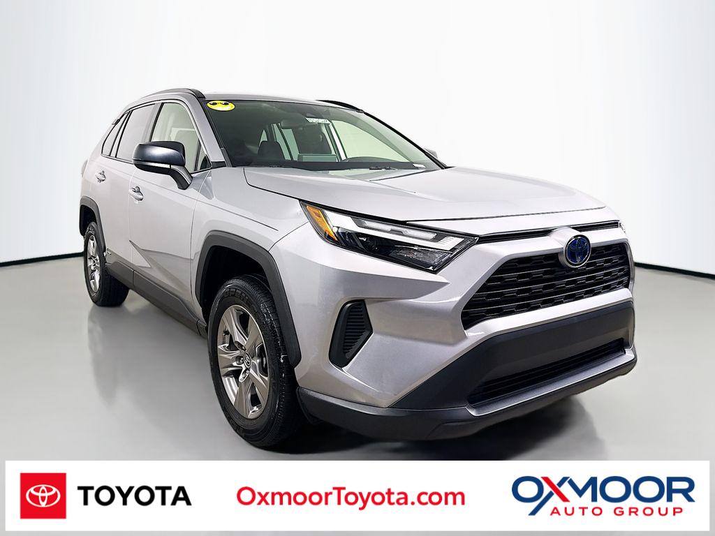 2023 Toyota RAV4 LE's photo