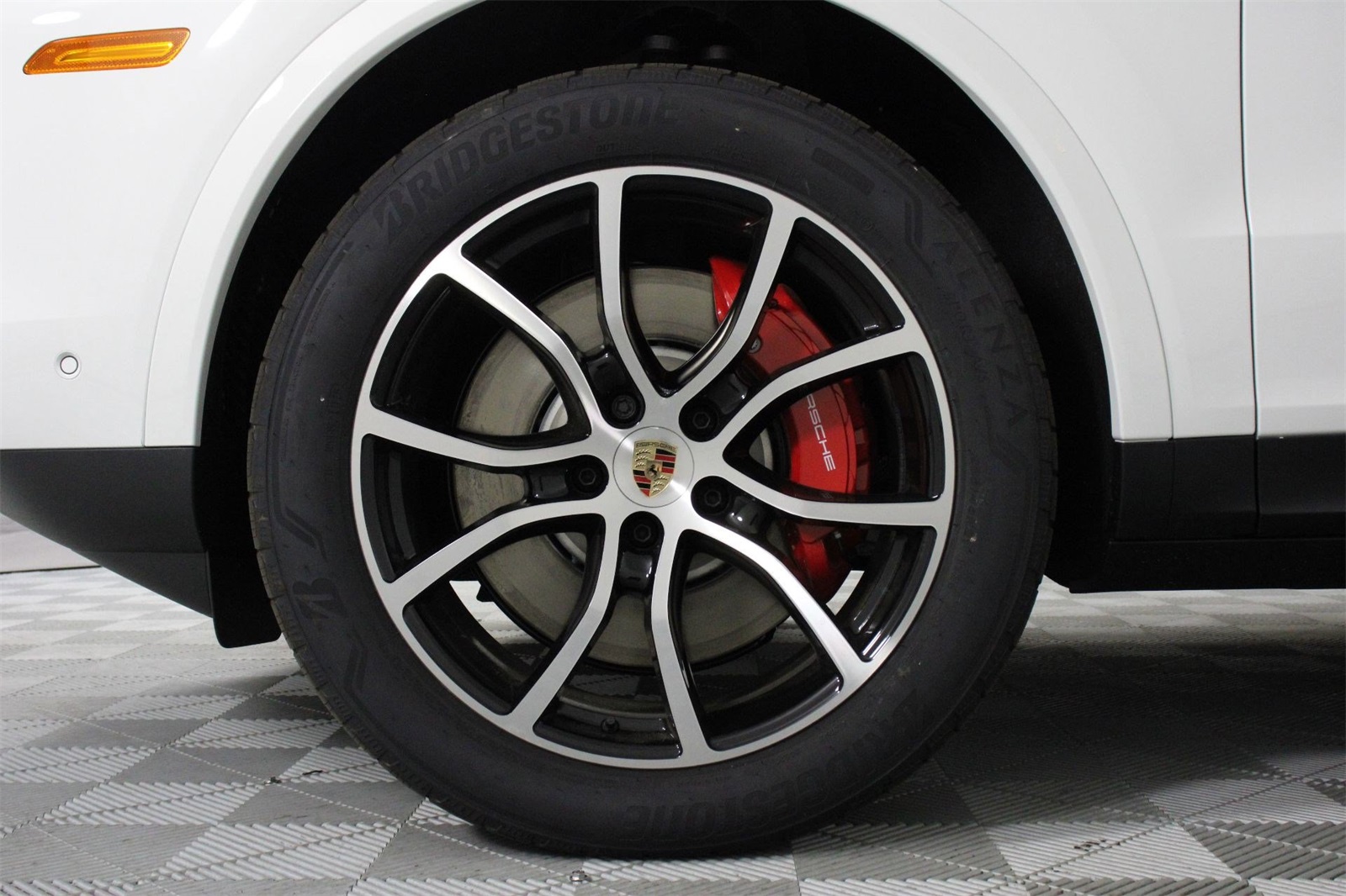 2025 Porsche Cayenne S photo 16