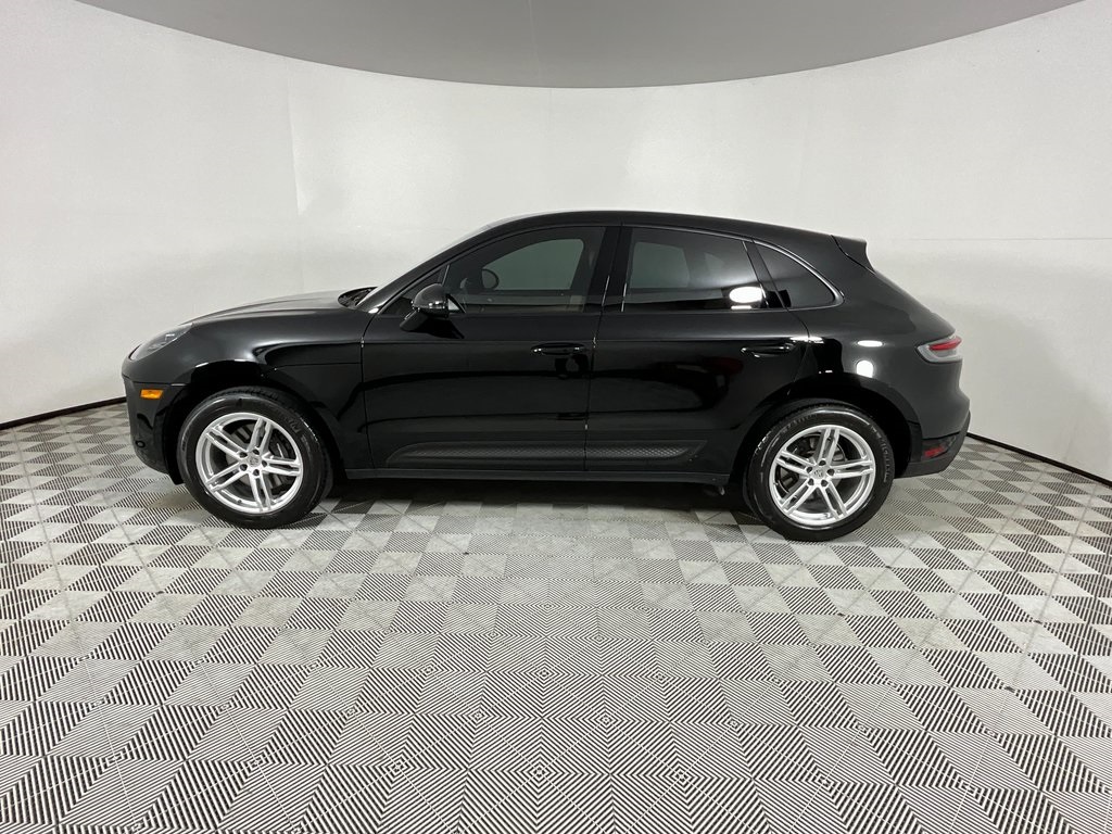 2024 Porsche Macan Base photo 2